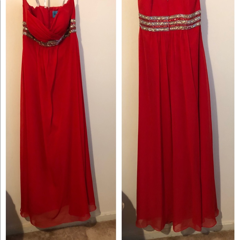 Formal prom dress size 12 red strapless